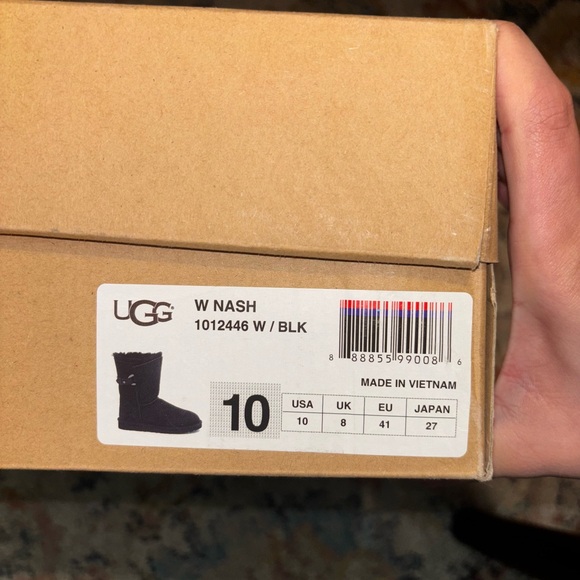 UGG Boots - Picture 3 of 10